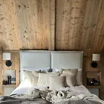 V11 By 11 Folk & Design Chalet