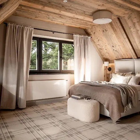 V11 By 11 Folk & Design